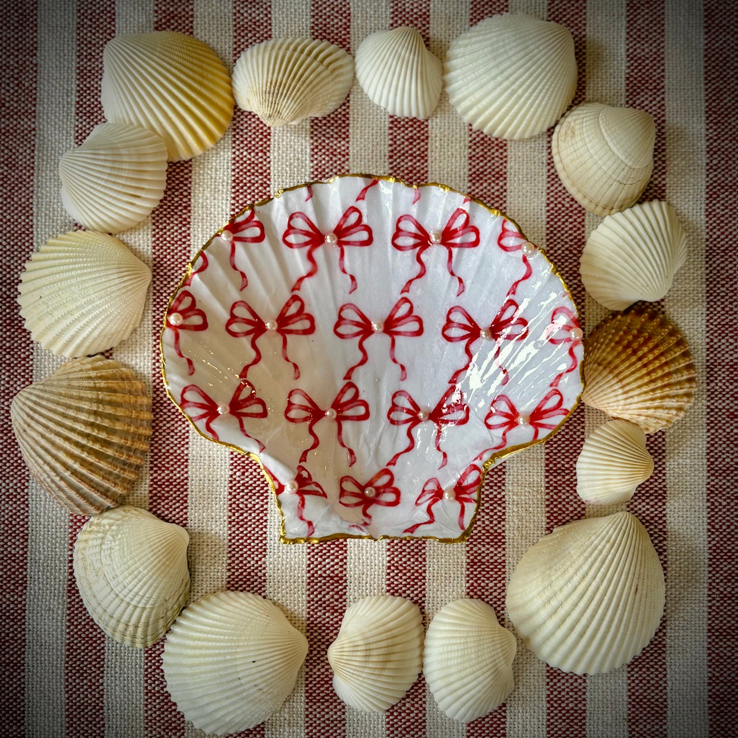 *Limited Edition: Christmas Red  Bow Scallop Shell